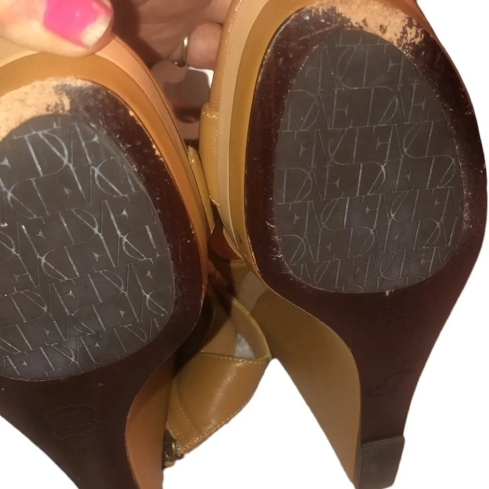 Diane Von Furstenberg size 10 caramel / tan leather platform heel rope detail